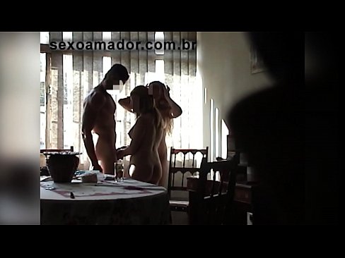 ❤️ Miqtë e seksit ftojnë një burrë gjigant dhe një treshe me të Porno fb në pornografi sq.teatroporno.ru ❌❤