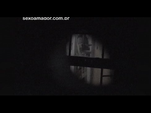 ❤️ Blondie filmohet fshehurazi nga një soditës i lagjes i fshehur pas tullave të zbrazëta Porno fb në pornografi sq.teatroporno.ru ❌❤
